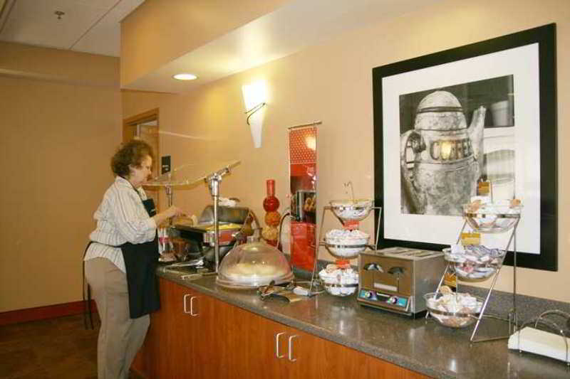 Hampton Inn Champaign/Urbana Restoran gambar